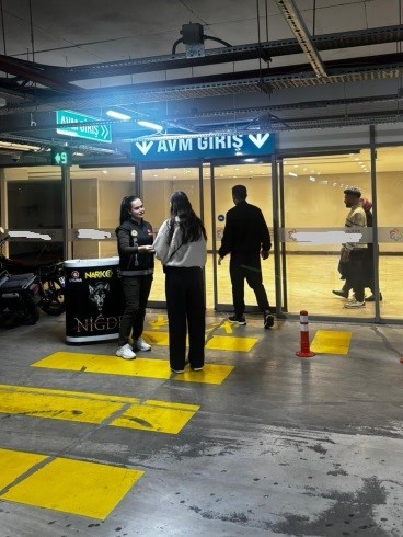 Niğde&rsquo;de narkotik ekiplerinden vatandaşlara bilgilendirme
