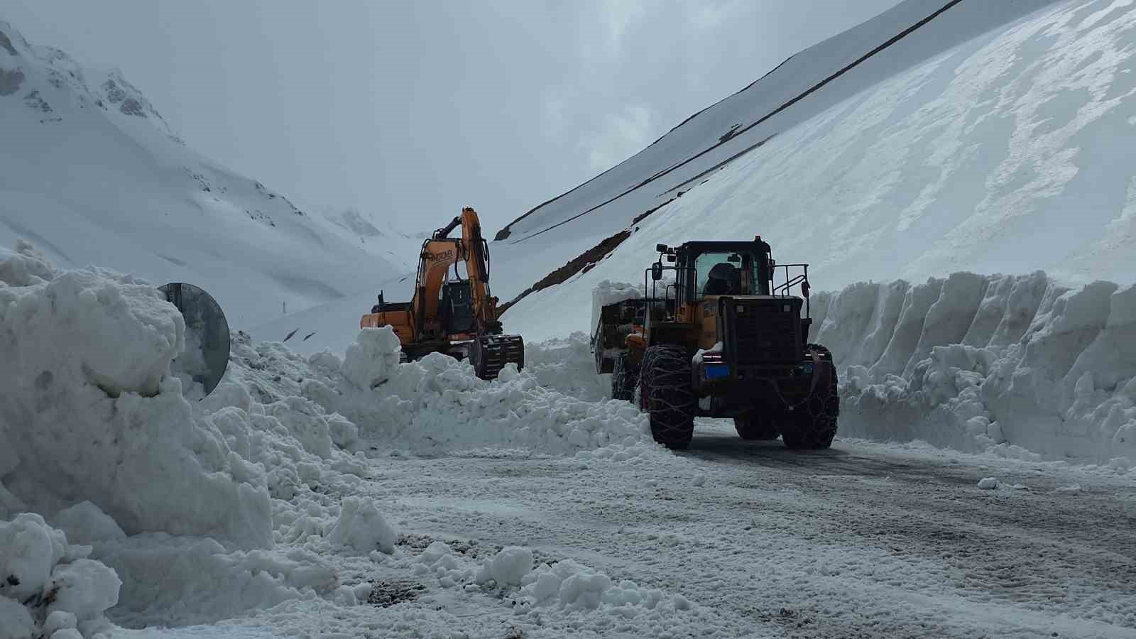 Bahçesaray yolunda çalışma yeniden başladı