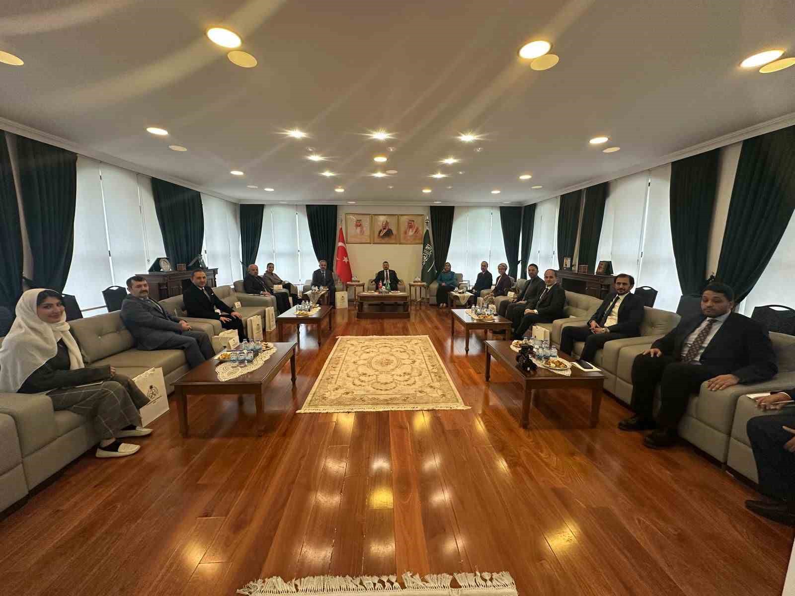 Suudi Arabistan Büyükelçisi Abualnasr: "Krallık, Türkiye ve diğer ülkelerle savaşın sona erdirilmesi ve bölgesel istikrarın yeniden tesis edilmesine katkı sağlamaya devam etmektedir"