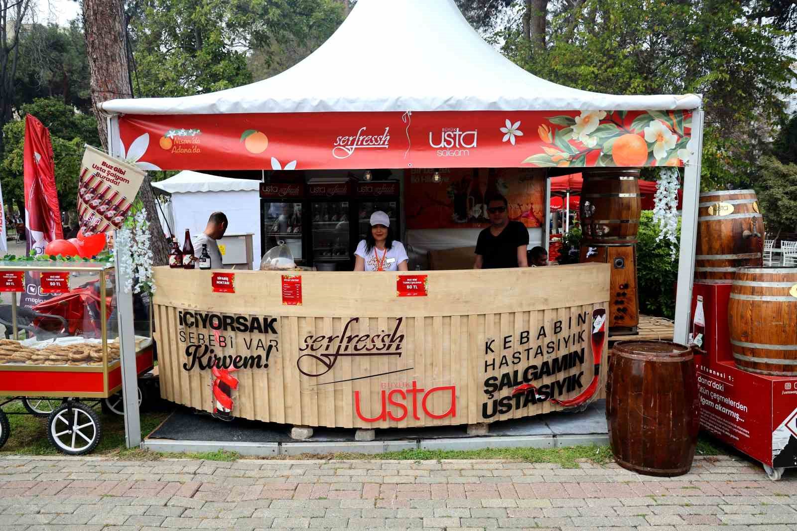 Adana’nın tescilli lezzeti şalgam, karnavalın gözdesi oldu