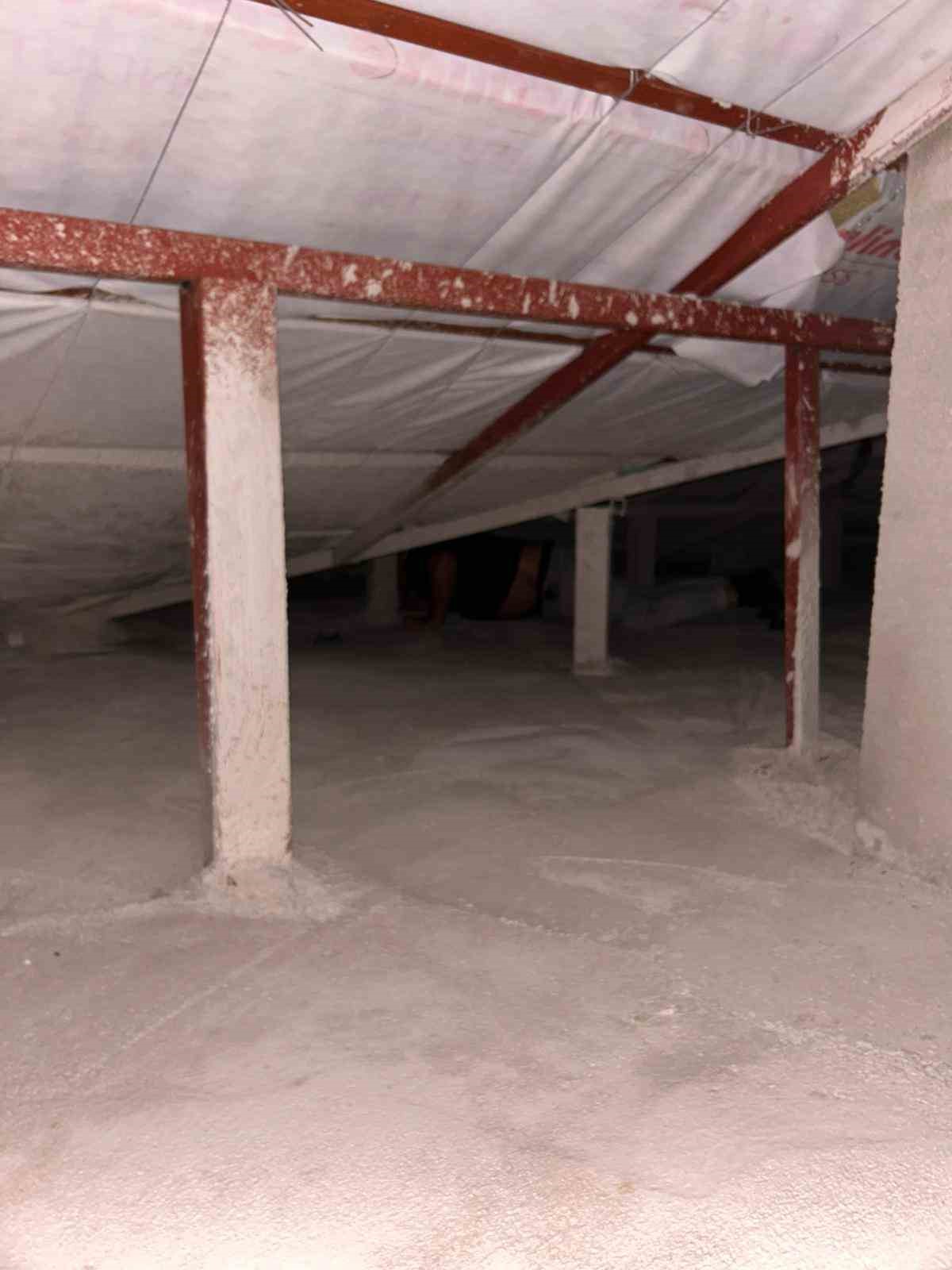 Tavan arasına saklandı jandarmadan kaçamadı