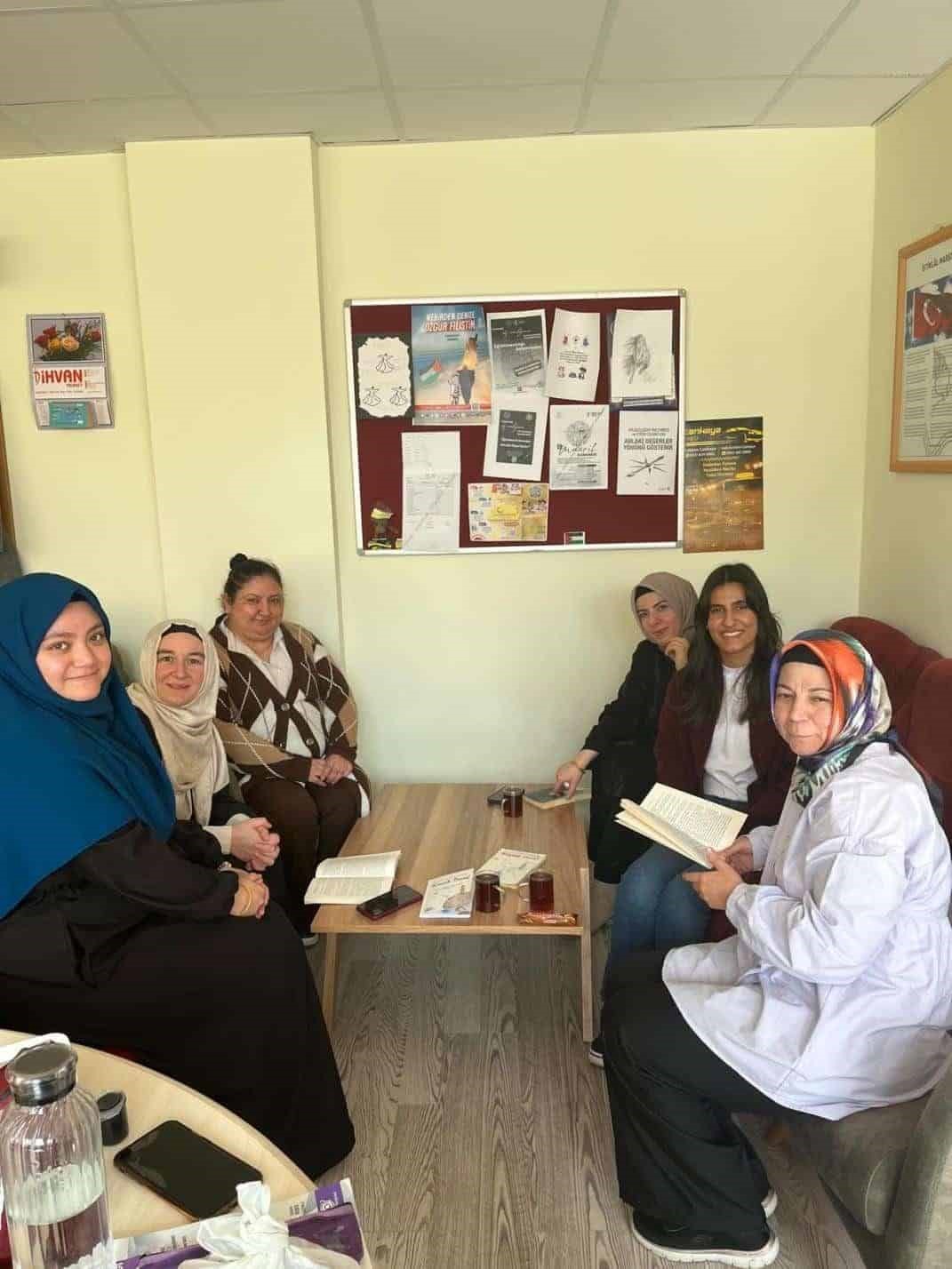 "Okuyorum &Ouml;ğretmenim" projesi K&uuml;tahya&rsquo;da &ouml;ğretmenleri buluşturdu
