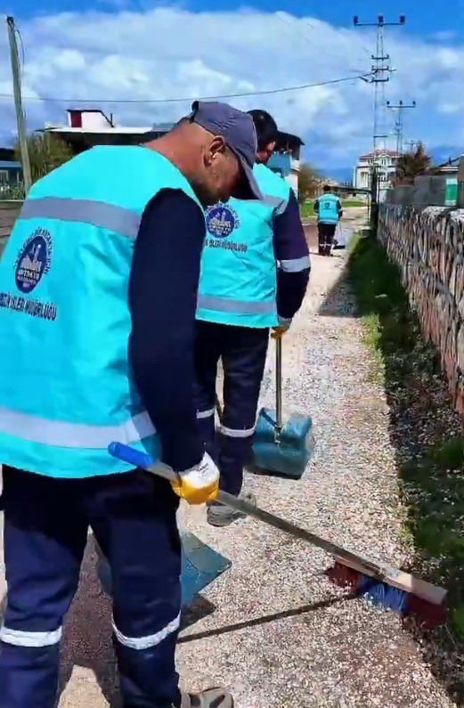 Antakya Belediyesi, Suvatlı Mahallesi’nde temizlik çalışmalarını sürdürüyor
