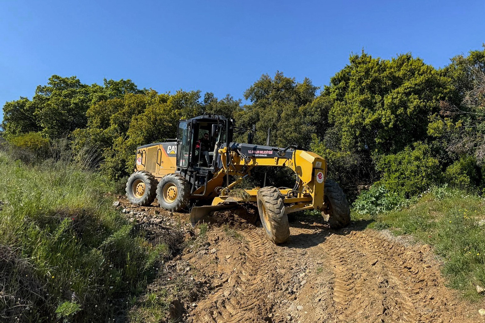 Efeler Belediyesi kapanan yolları ulaşıma açıyor