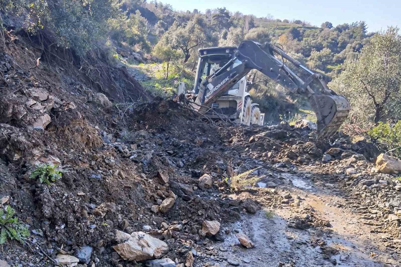 Efeler Belediyesi kapanan yolları ulaşıma açıyor
