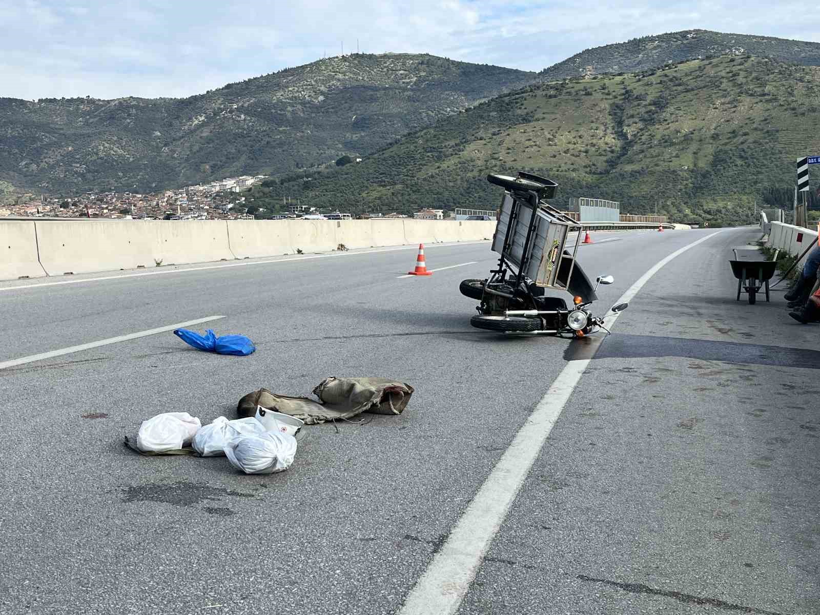 Bayındır&rsquo;da otomobille &ccedil;arpışan motosikletli yaralandı
