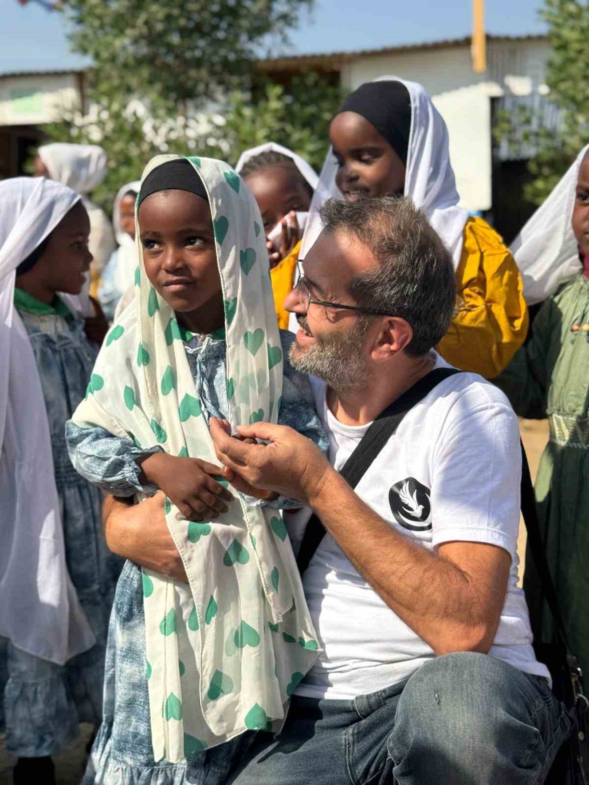 T&uuml;rk dernek Afrika&rsquo;ya T&uuml;rk okulu kazandırıyor
