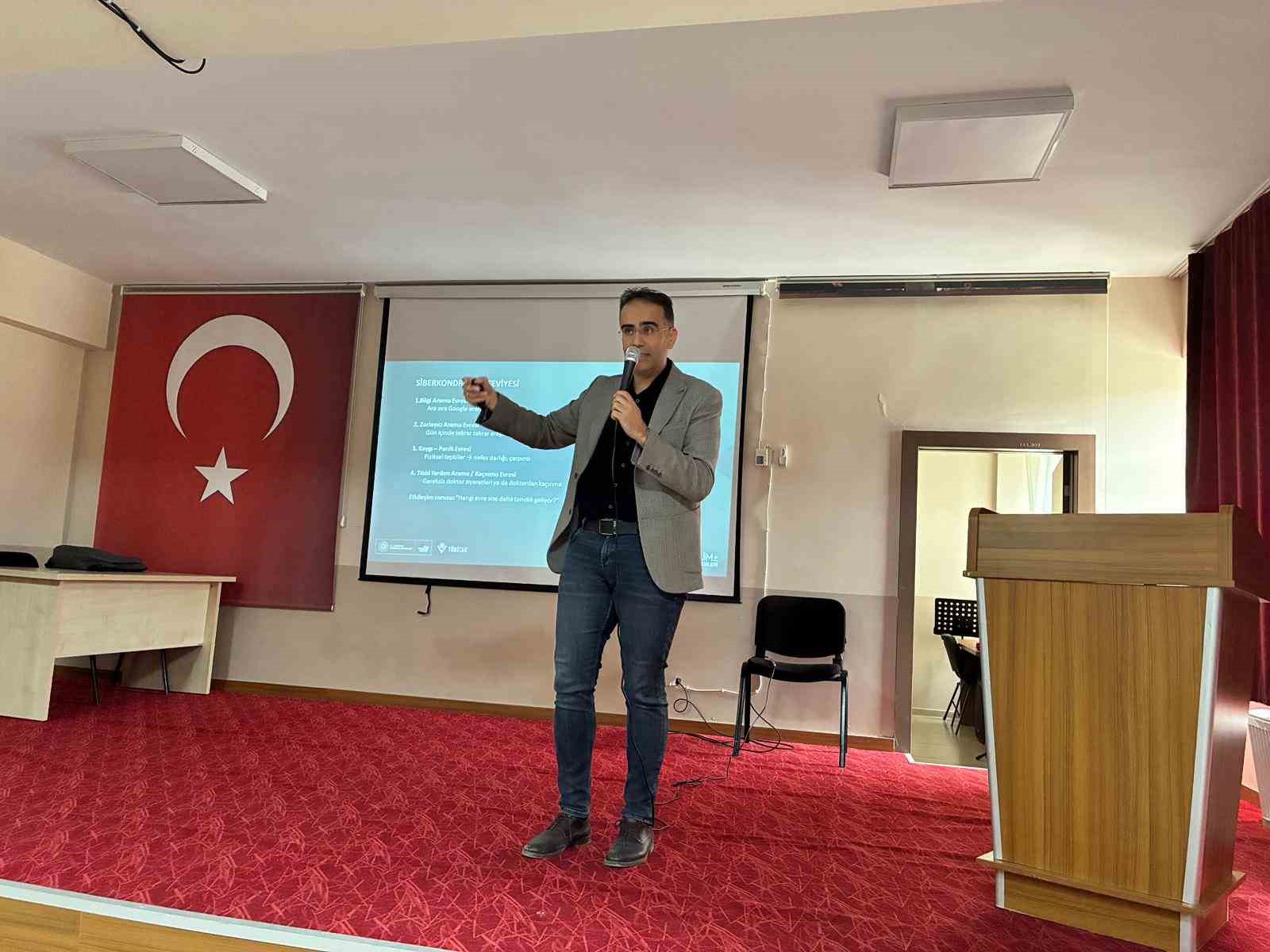 Dijital çağın yeni tehdidi "siberkondri" masaya yatırıldı