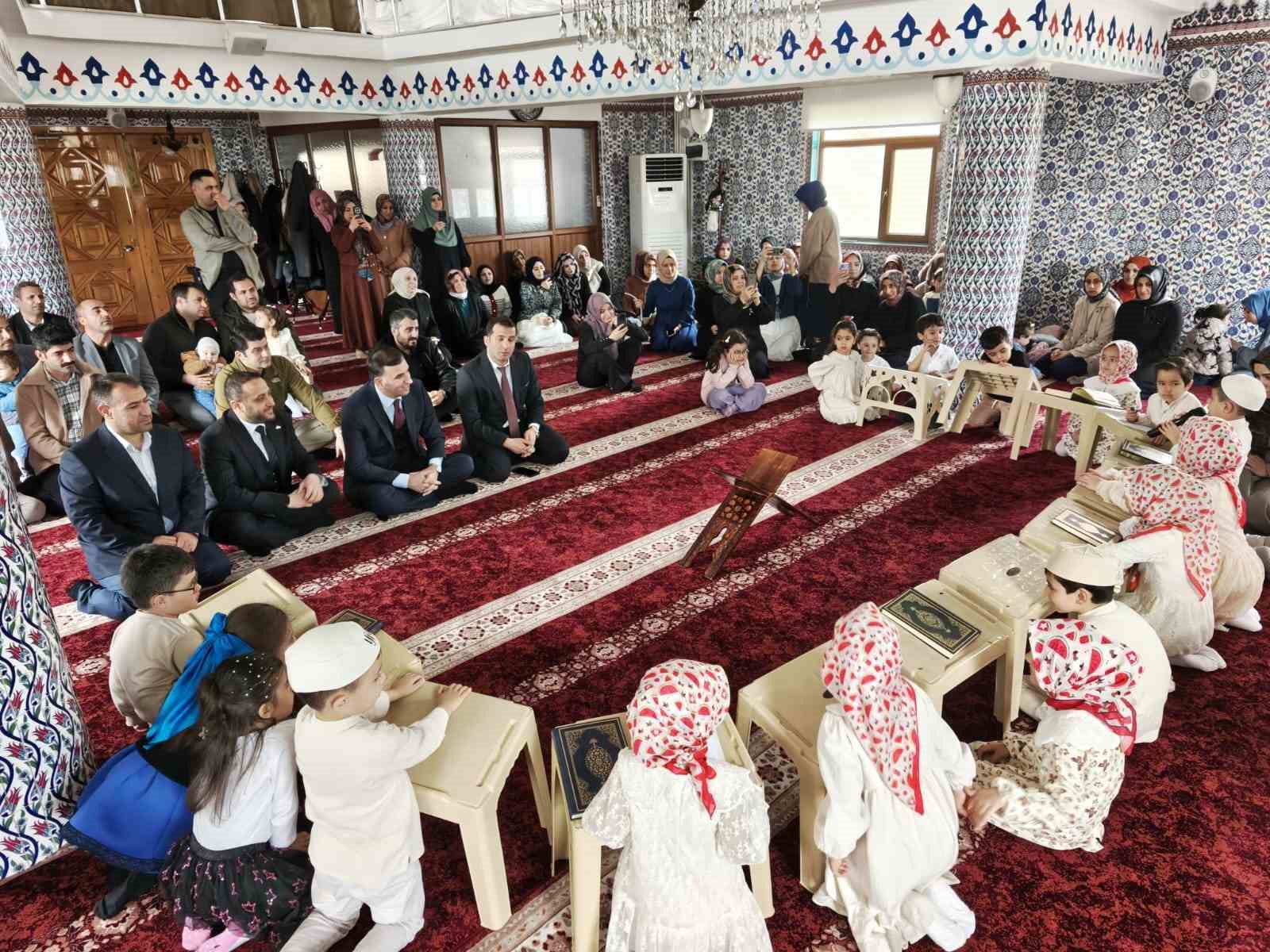 Minik &ccedil;ocukların Kur&rsquo;an okumaya ge&ccedil;işleri ş&ouml;len tadında kutlandı
