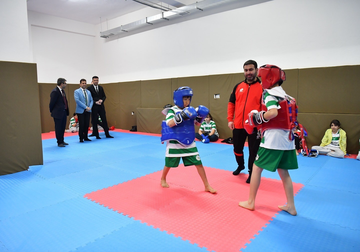 Yeşilyurt Belediyesi&rsquo;nden İkizce&rsquo;ye modern spor salonu yatırımı
