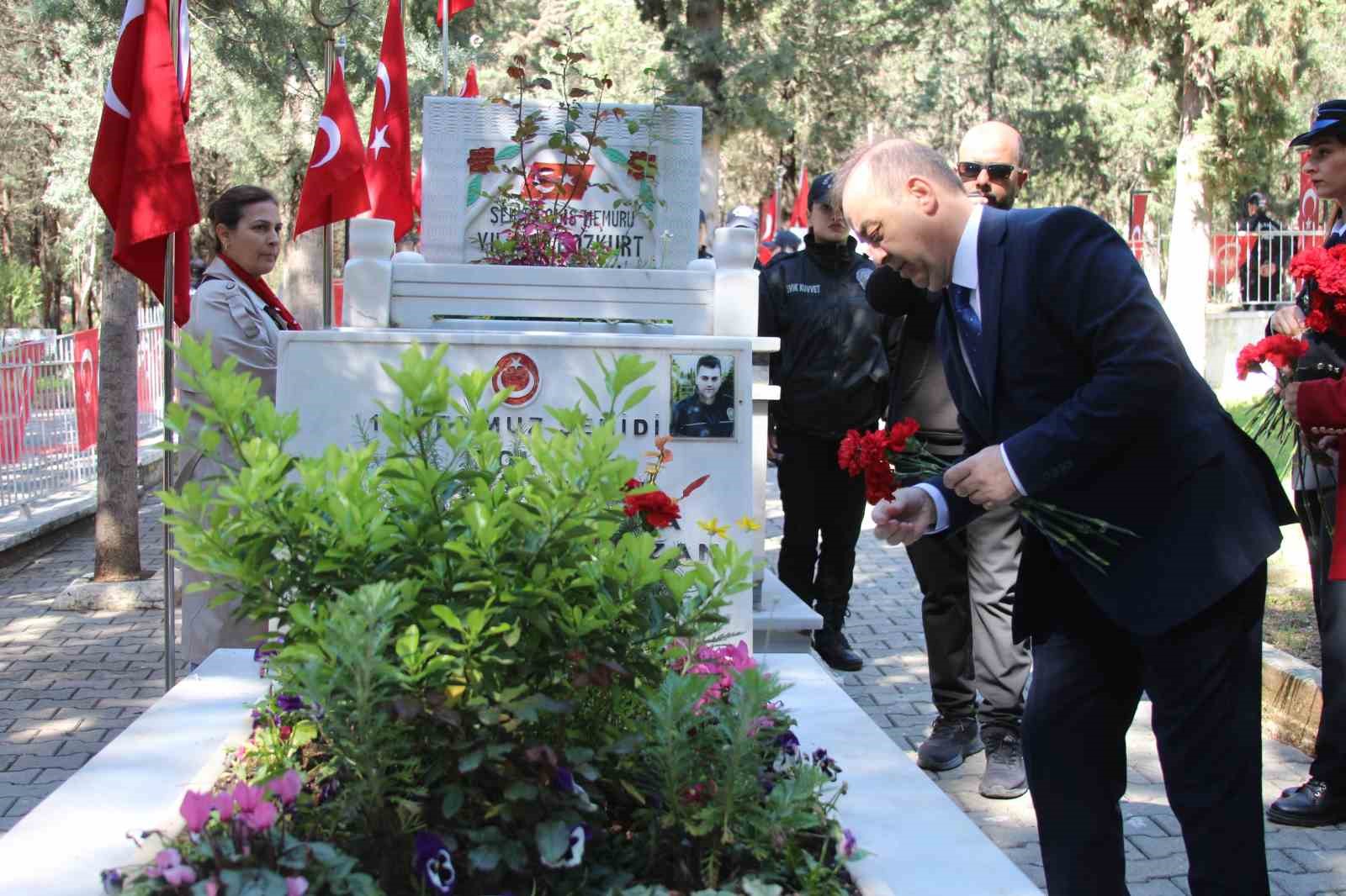 Adana&rsquo;da şehit polisler unutulmadı

