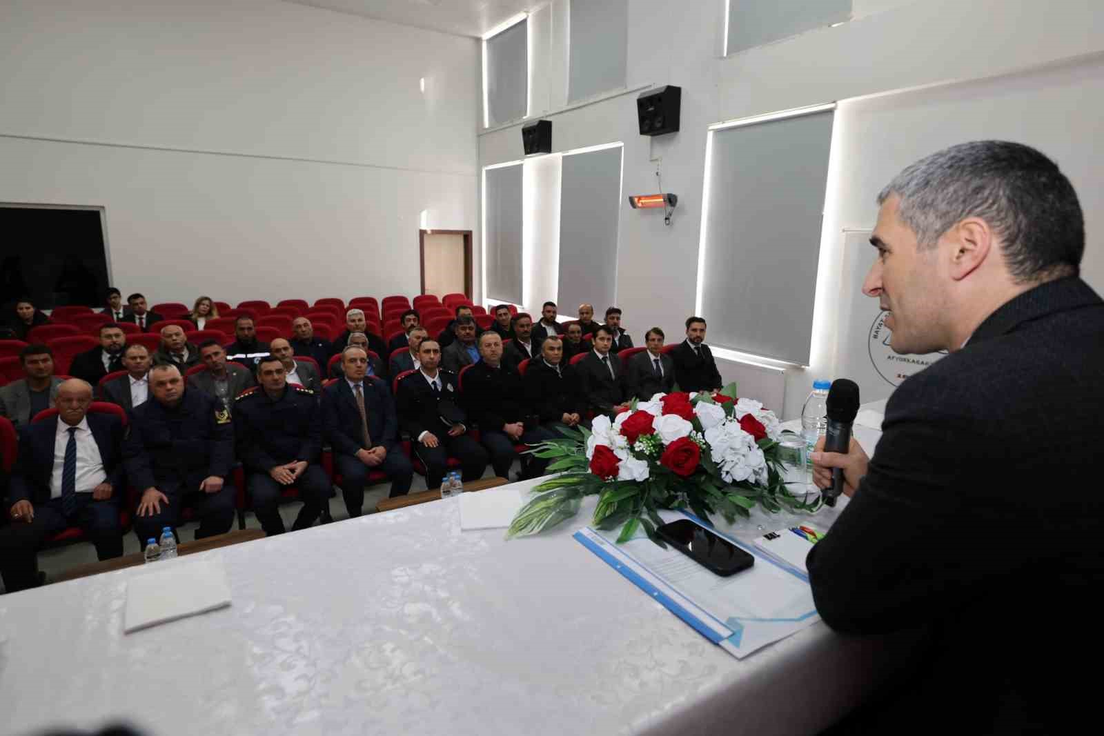 Vali Aktaş, kamu hizmetlerinin verimli olması i&ccedil;in iş birliğine dikkat &ccedil;ekti

