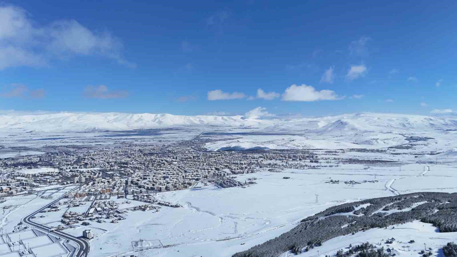 Paland&ouml;ken Kayak Merkezi&rsquo;nde g&ouml;rsel ş&ouml;len
