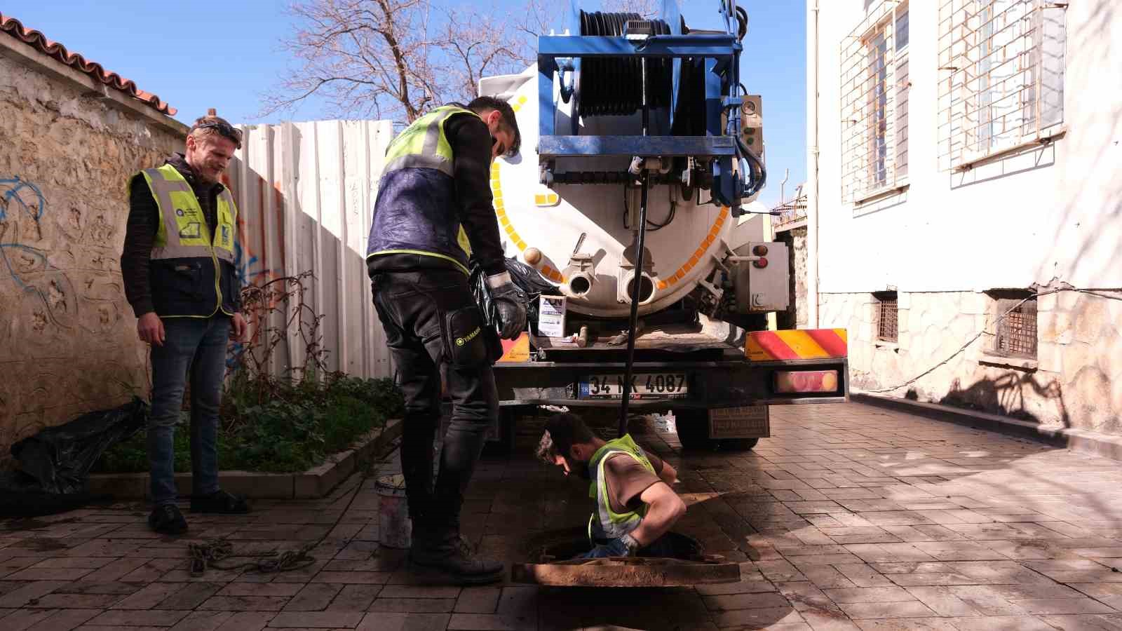 ASAT&rsquo;tan Kalei&ccedil;i&rsquo;nde kanalizasyon hattı temizliği
