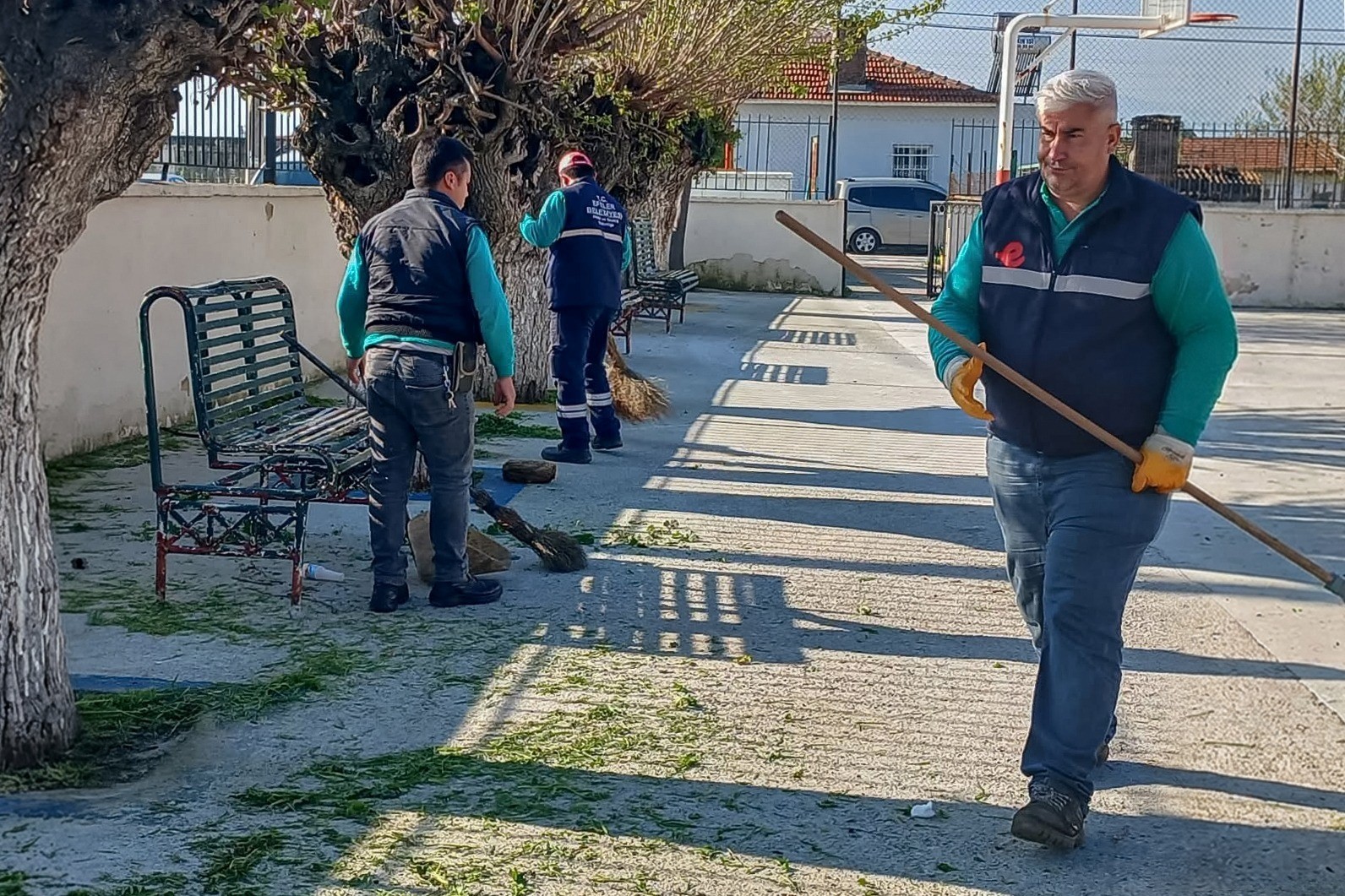 Efeler Belediyesi ekipleri Kocag&uuml;r&rsquo;de temizlik &ccedil;alışması ger&ccedil;ekleştirdi
