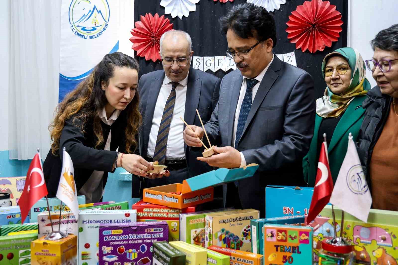 Özel eğitim öğrencilerine malzeme desteği