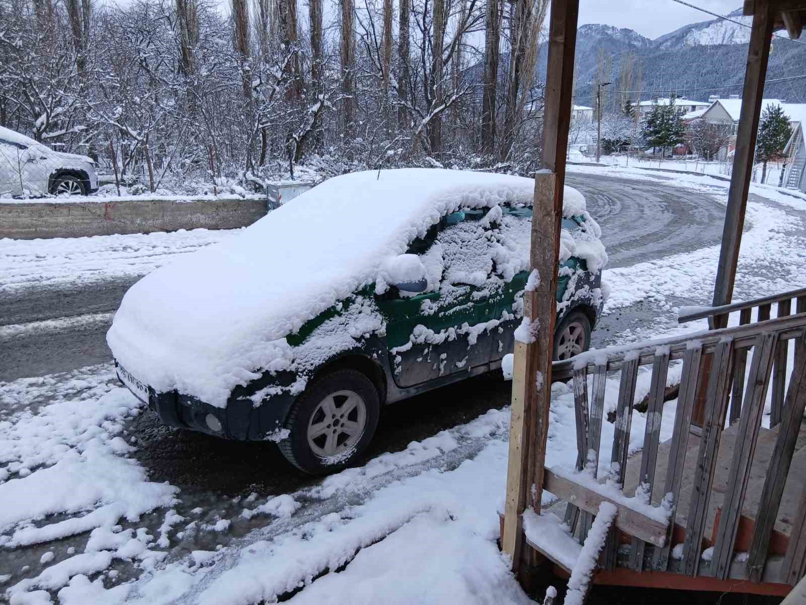 Posof’ta kar yağışı etkili oldu