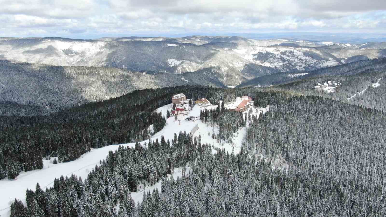 Kar geri döndü: Nisan ayında kışı aratmayan manzara