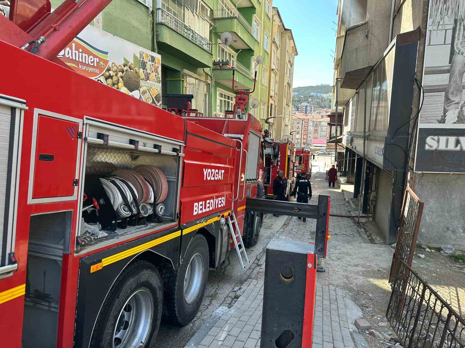 Yozgat’ta metruk binada çıkan yangın kısa sürede söndürüldü