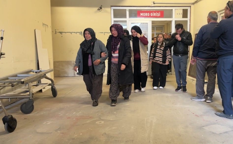 Burdur&rsquo;da 7 kişinin hayatını kaybettiği kazada aileler cenazelerini g&ouml;zyaşlarıyla teslim aldı
