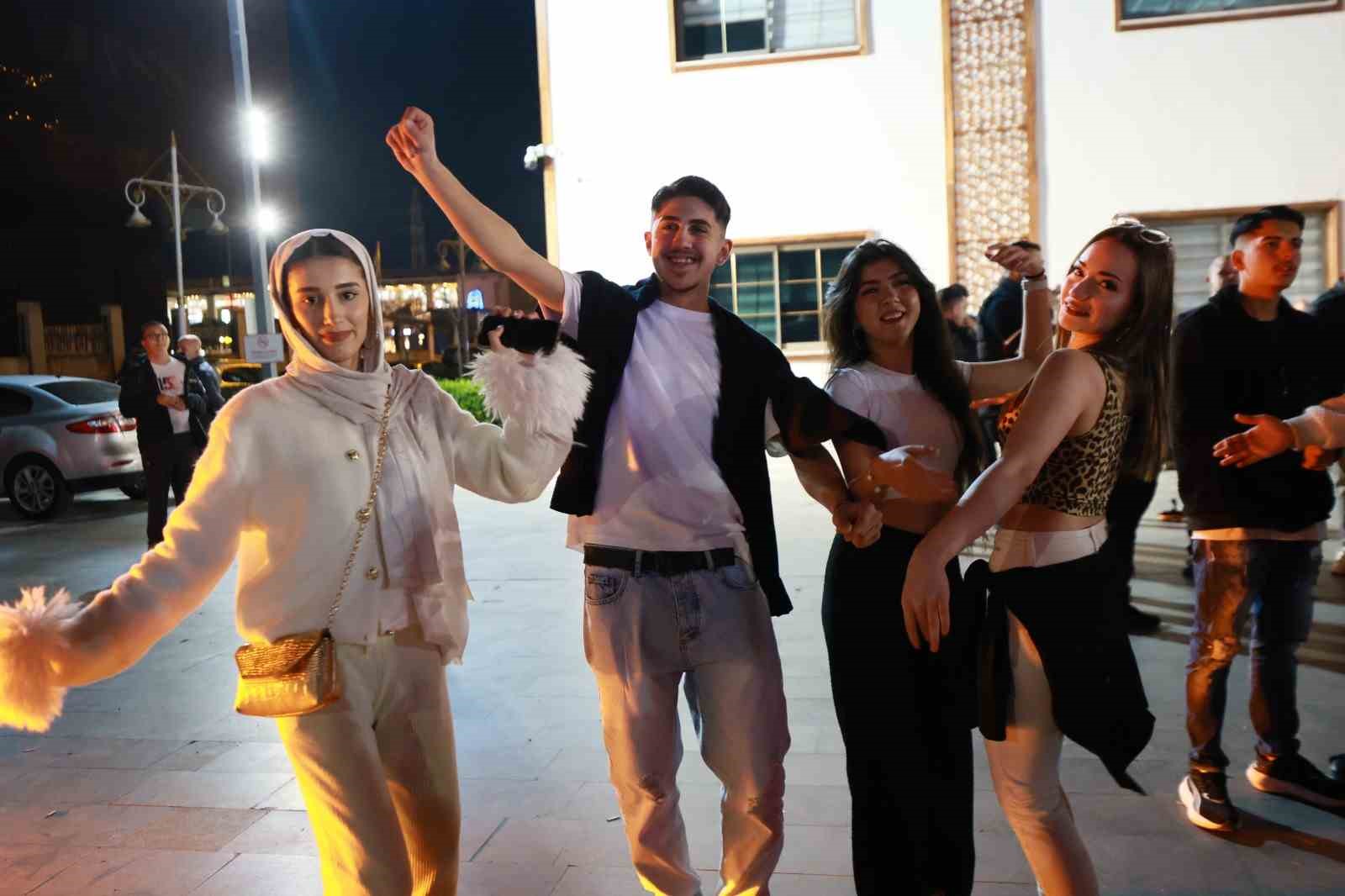 Manisalı Romanlar günlerini kutladı