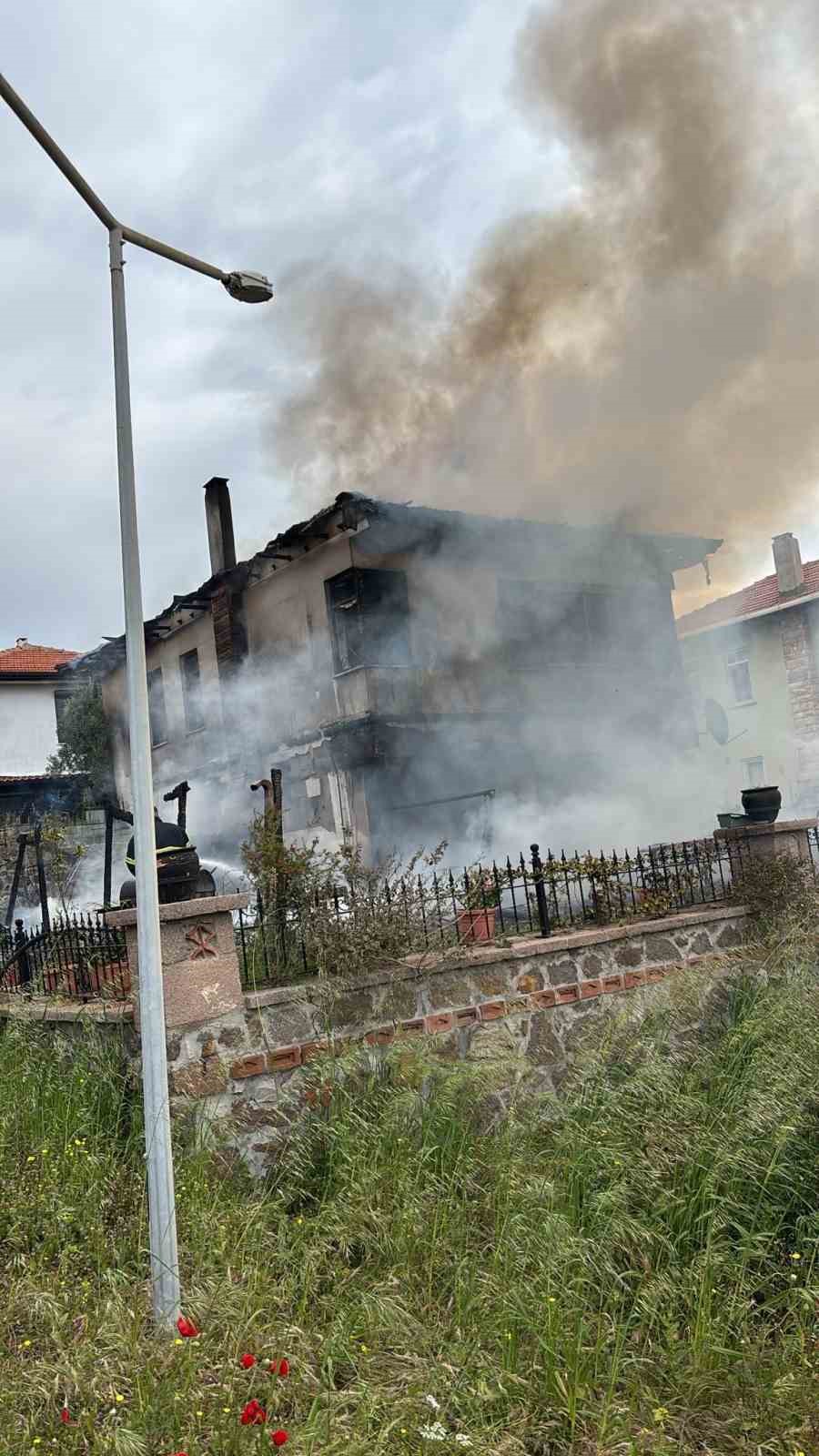 Ayvacık’ta villa yangını