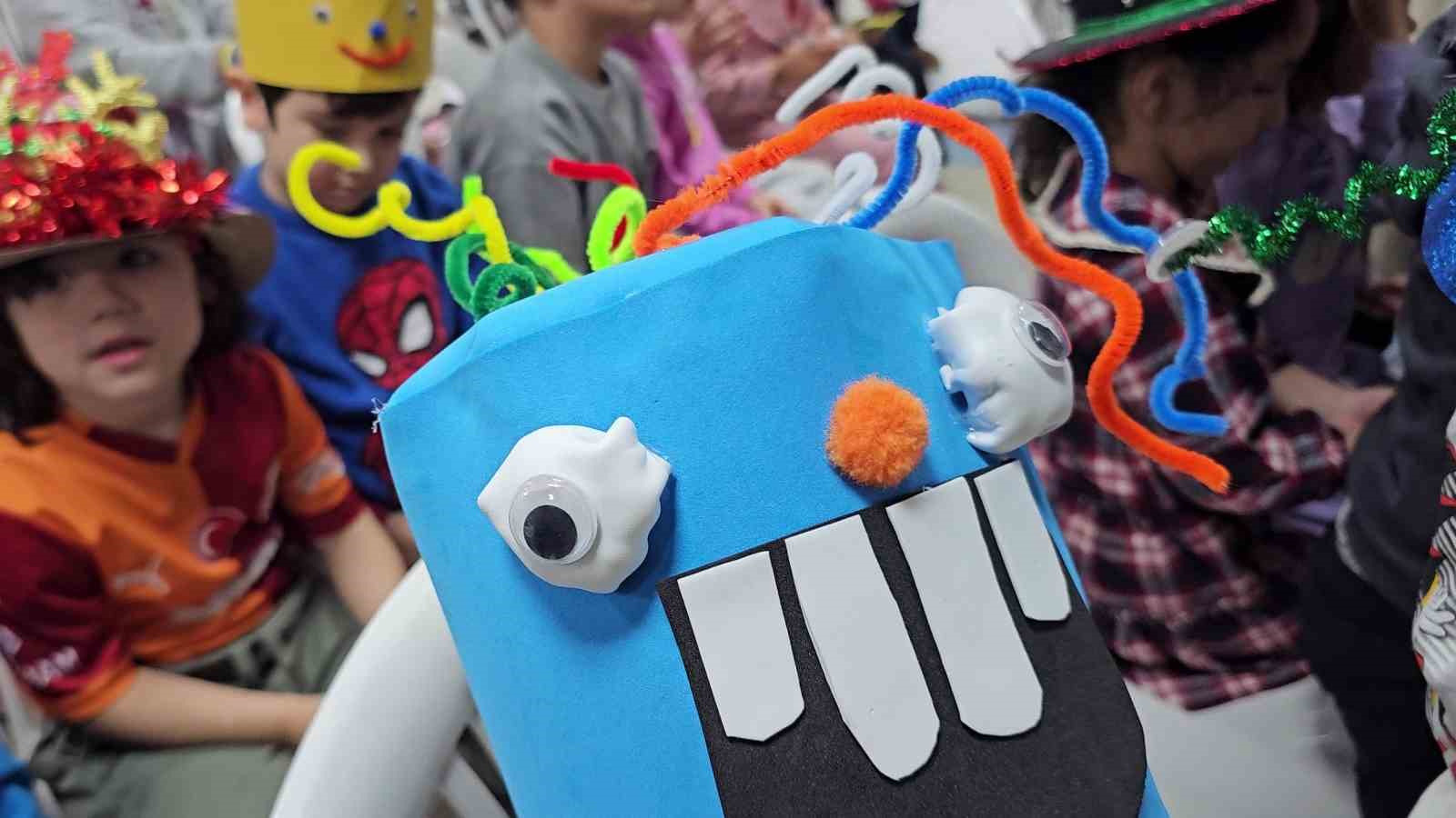 Zonguldak’ta miniklerden renkli mesaj, şapkalarıyla empati vurgusu yaptılar
