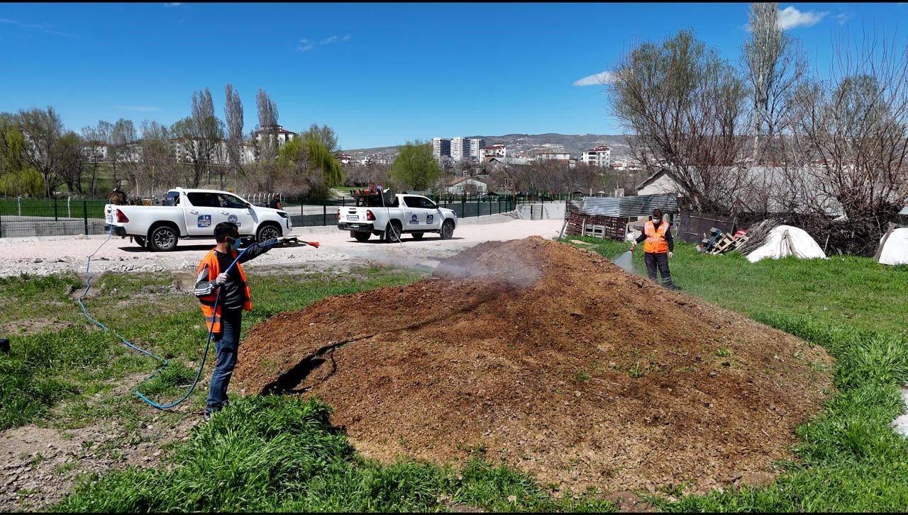 Elazığ’da haşereyle mücadele sürüyor
