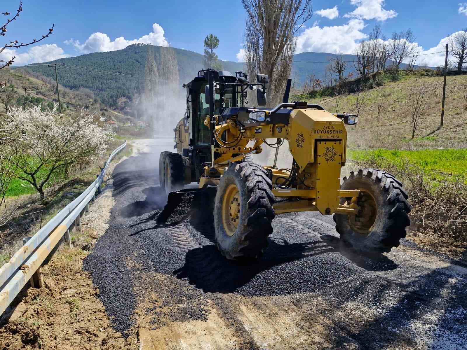 Aydın Büyükşehir ilçelerde yol çalışmalarına devam ediyor
