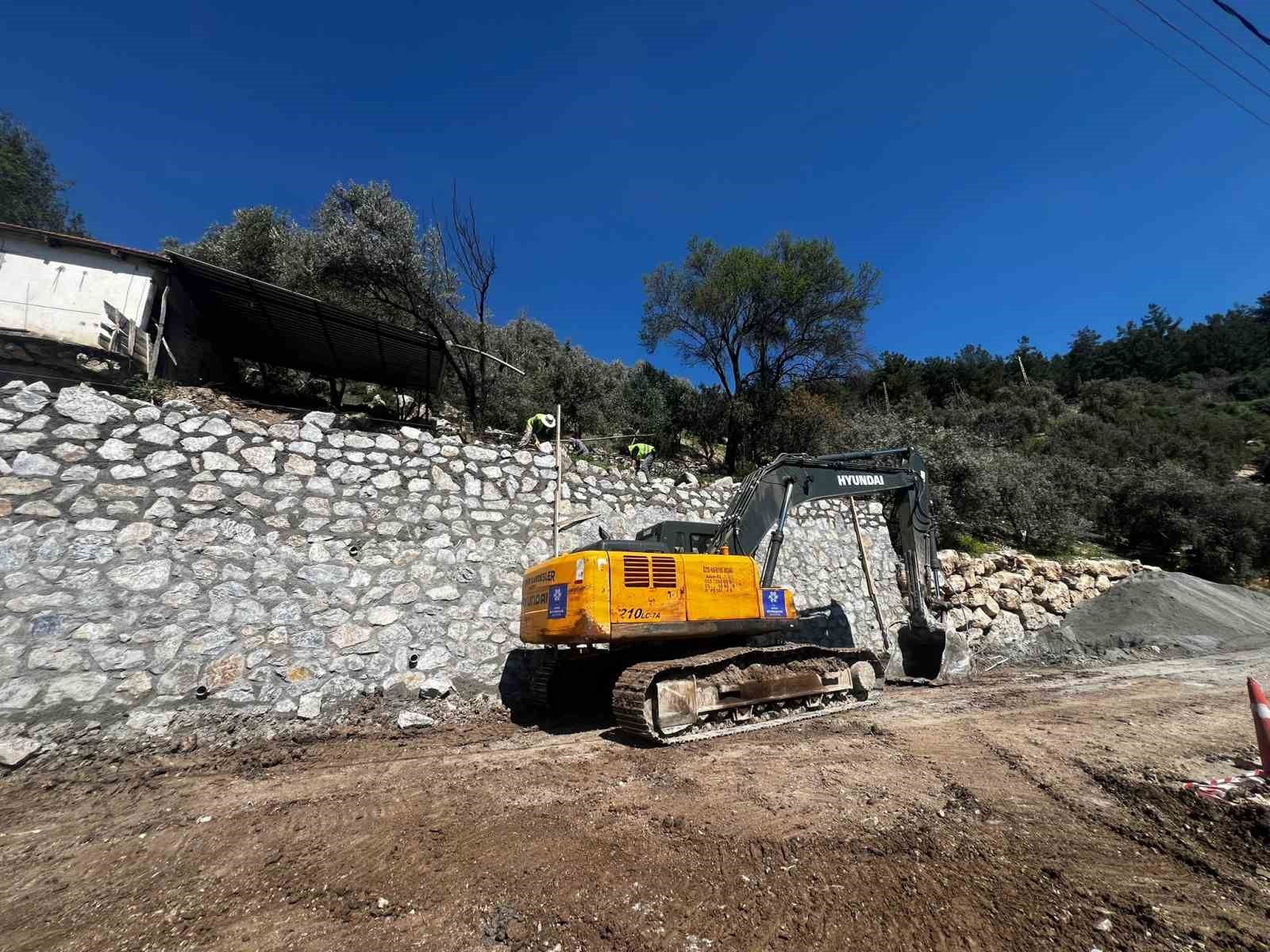Aydın Büyükşehir ilçelerde yol çalışmalarına devam ediyor