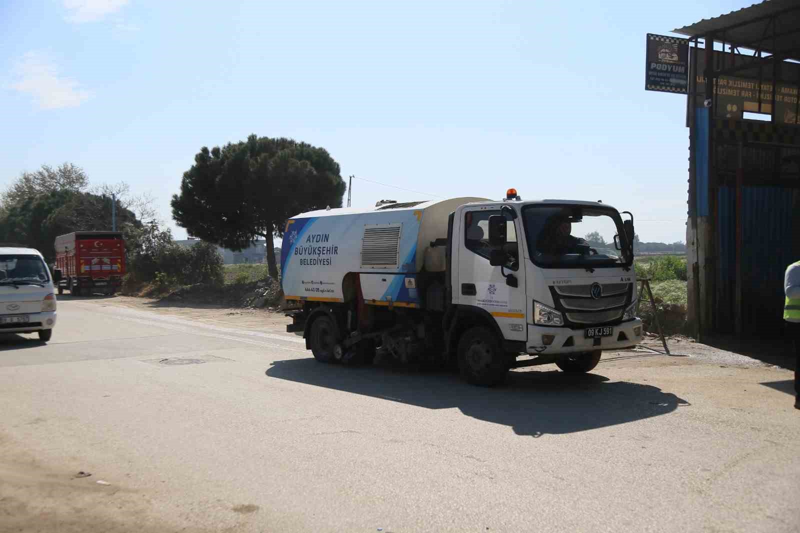 Aydın B&uuml;y&uuml;kşehir&rsquo;den Acarlar&rsquo;da &ccedil;evre d&uuml;zenleme ve bakım &ccedil;alışması
