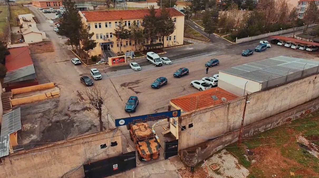 İ&ccedil;işleri Bakanlığı: "4 milyar 119 milyon lira hesap hareketi bulunan 83 ş&uuml;pheli yakalandı"
