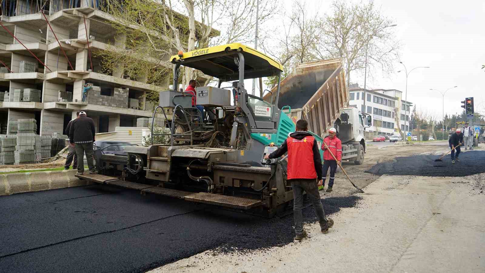 Kahramanmaraş&rsquo;ta asfalt &ccedil;alışmaları s&uuml;r&uuml;yor
