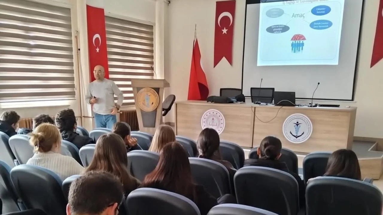 Sinop’ta liselilere iş sağlığı ve güvenliği eğitimi