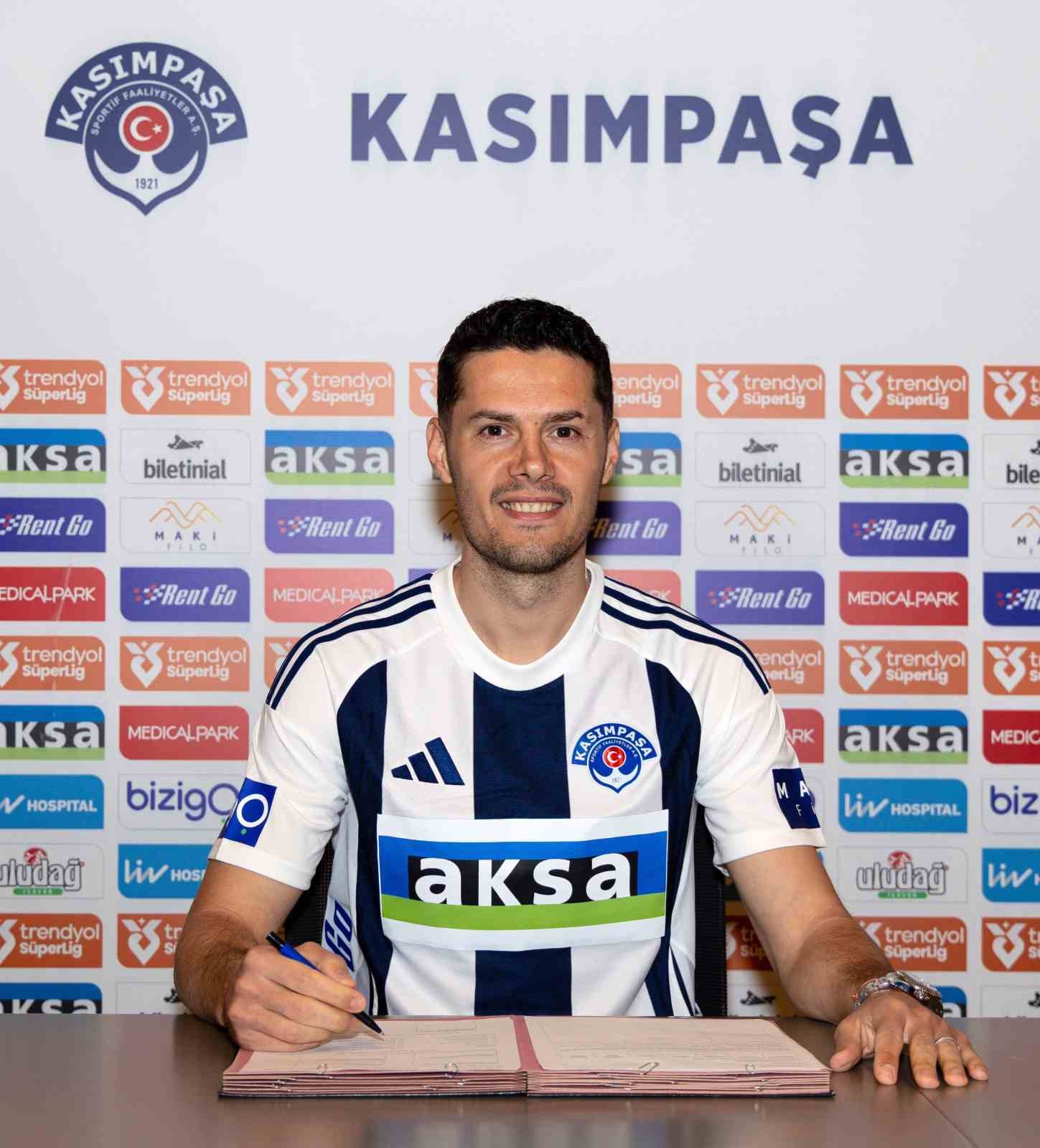 Kasımpaşa, Haris Hajradinovic ile s&ouml;zleşme yeniledi
