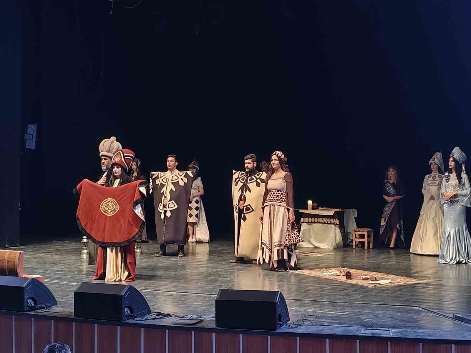 Mimar Sinan&rsquo;ın eserleri kıyafetlere d&ouml;k&uuml;ld&uuml;
