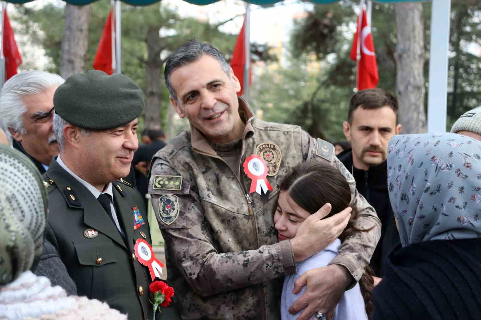 Şehit polisler mezarları başında anıldı