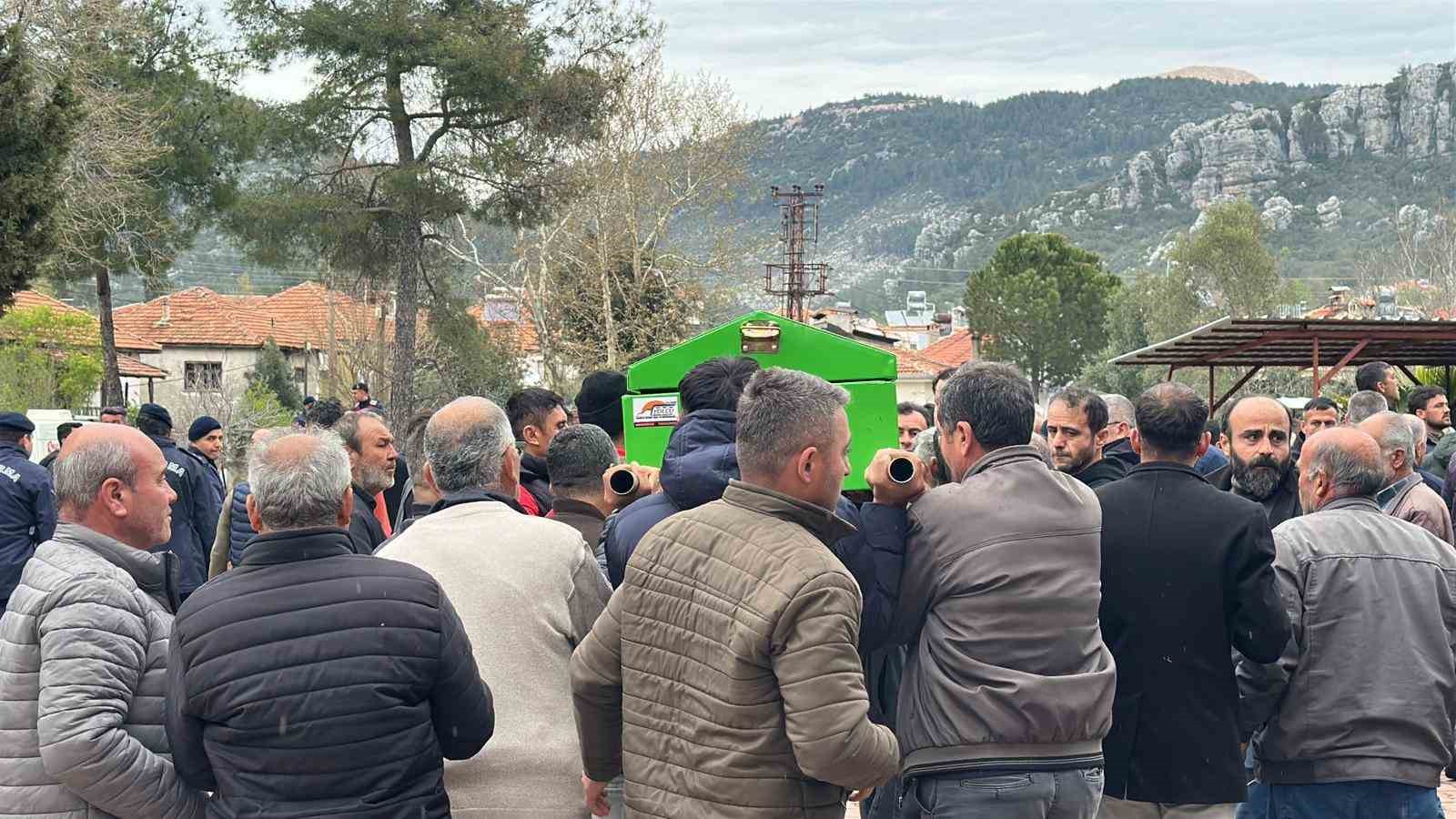 Burdur&rsquo;daki kazada hayatını kaybeden tarım iş&ccedil;ileri toprağa verildi 
