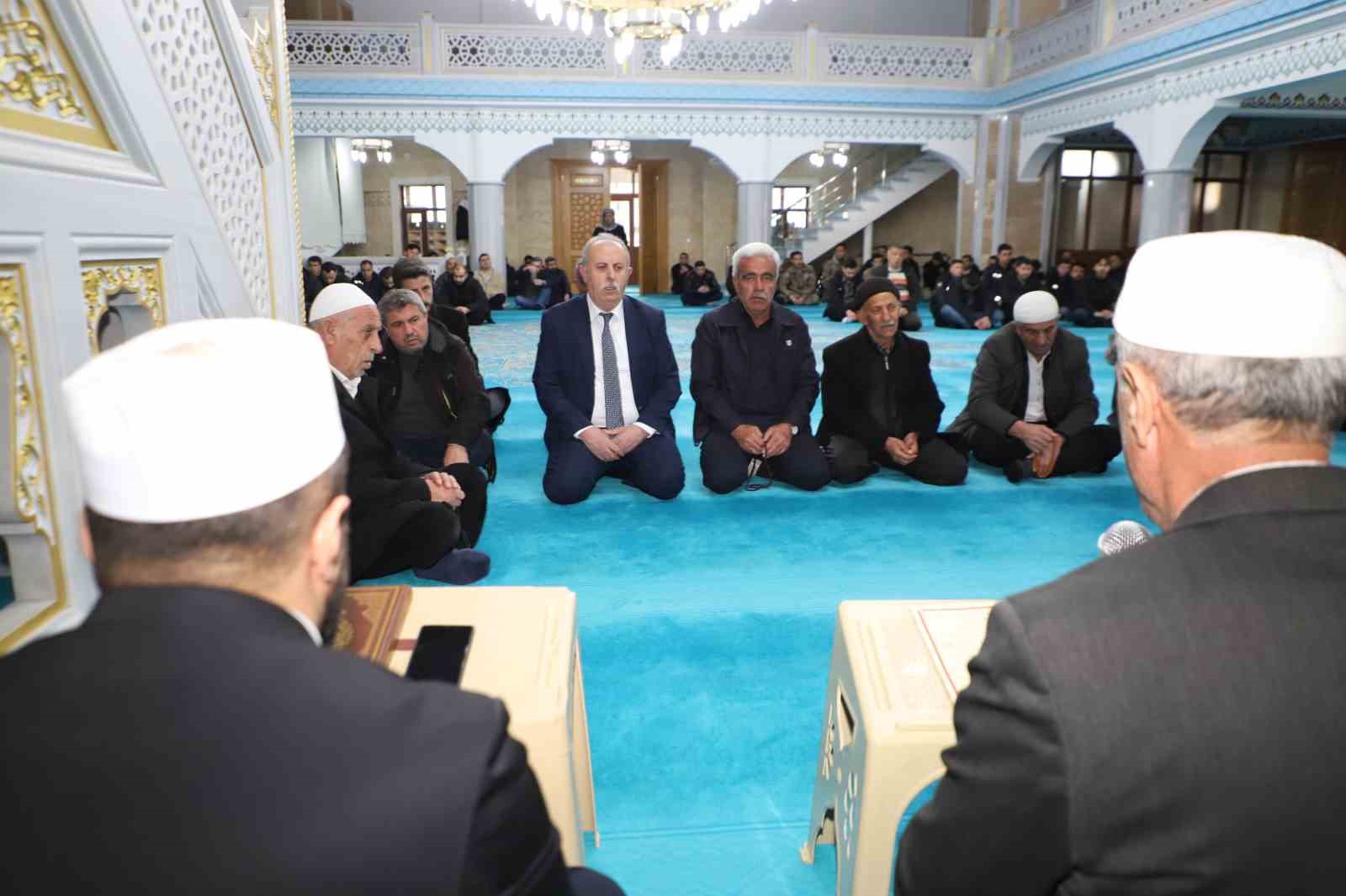 Hakkari&rsquo;de şehitler i&ccedil;in mevlit okutuldu
