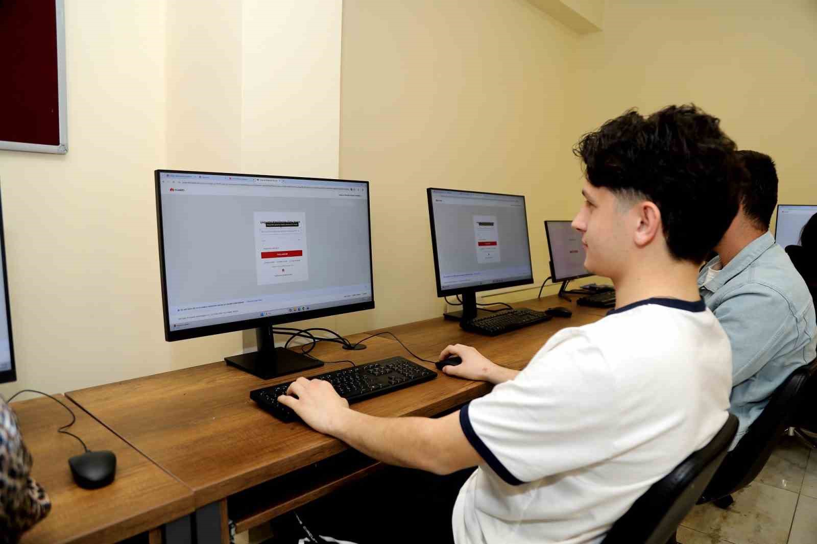 Gaziantep&rsquo;te gen&ccedil;lere k&uuml;resel teknoloji eğitimi
