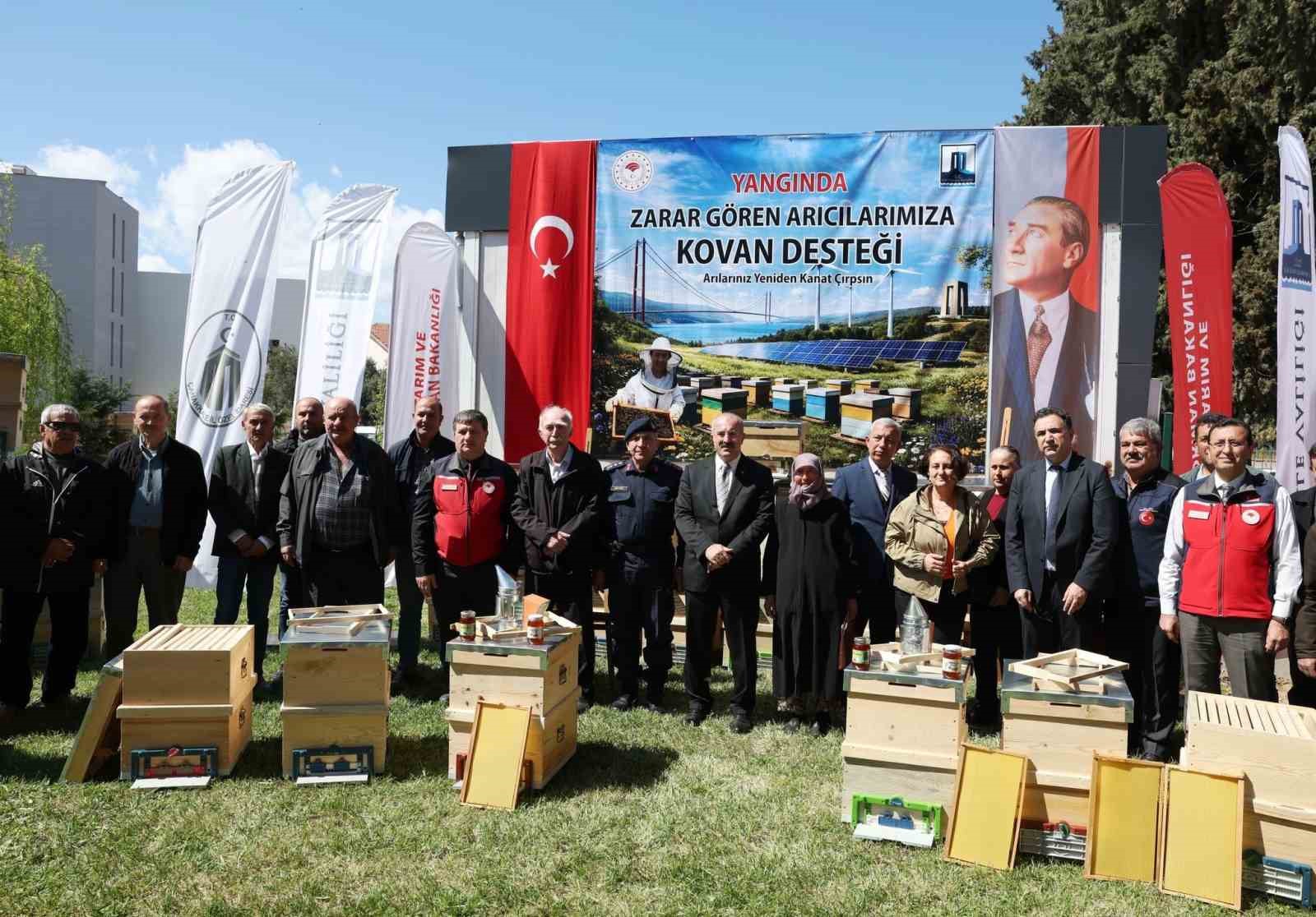&Ccedil;anakkale&rsquo;de ge&ccedil;en yıl orman yangınlarından etkilenen 39 &uuml;reticiye 2 bin kovan dağıtıldı

