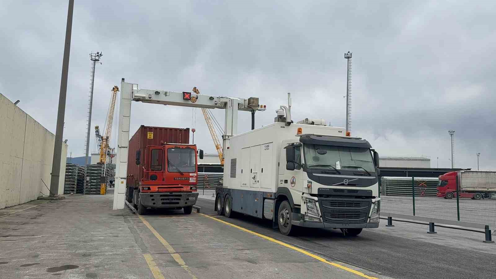Gemlik Liman&rsquo;ında g&uuml;venlik g&uuml;&ccedil;leniyor: İkinci X-ray cihazı hizmete girdi
