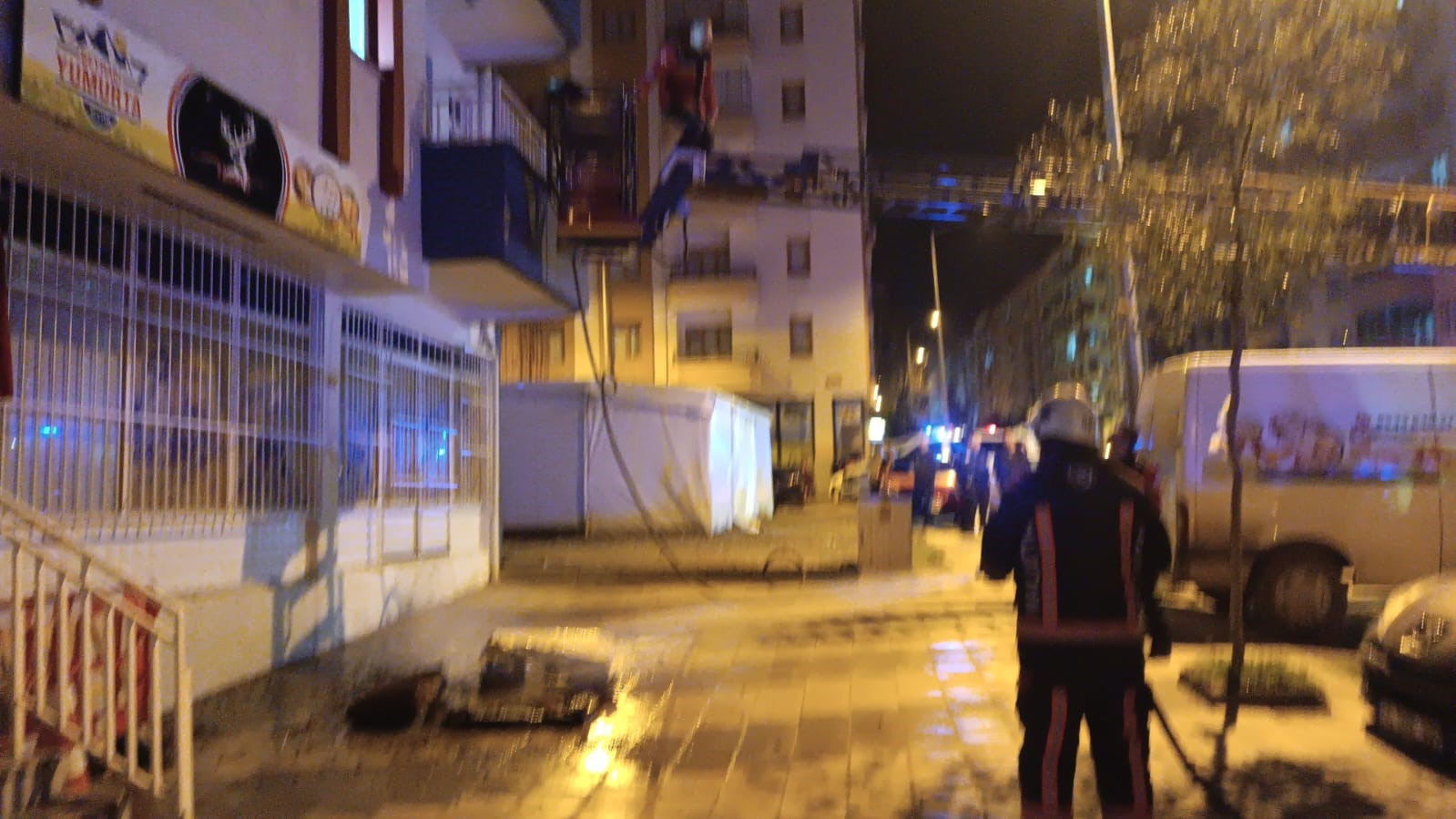 &Ccedil;akmakla oyun evi yaktı
