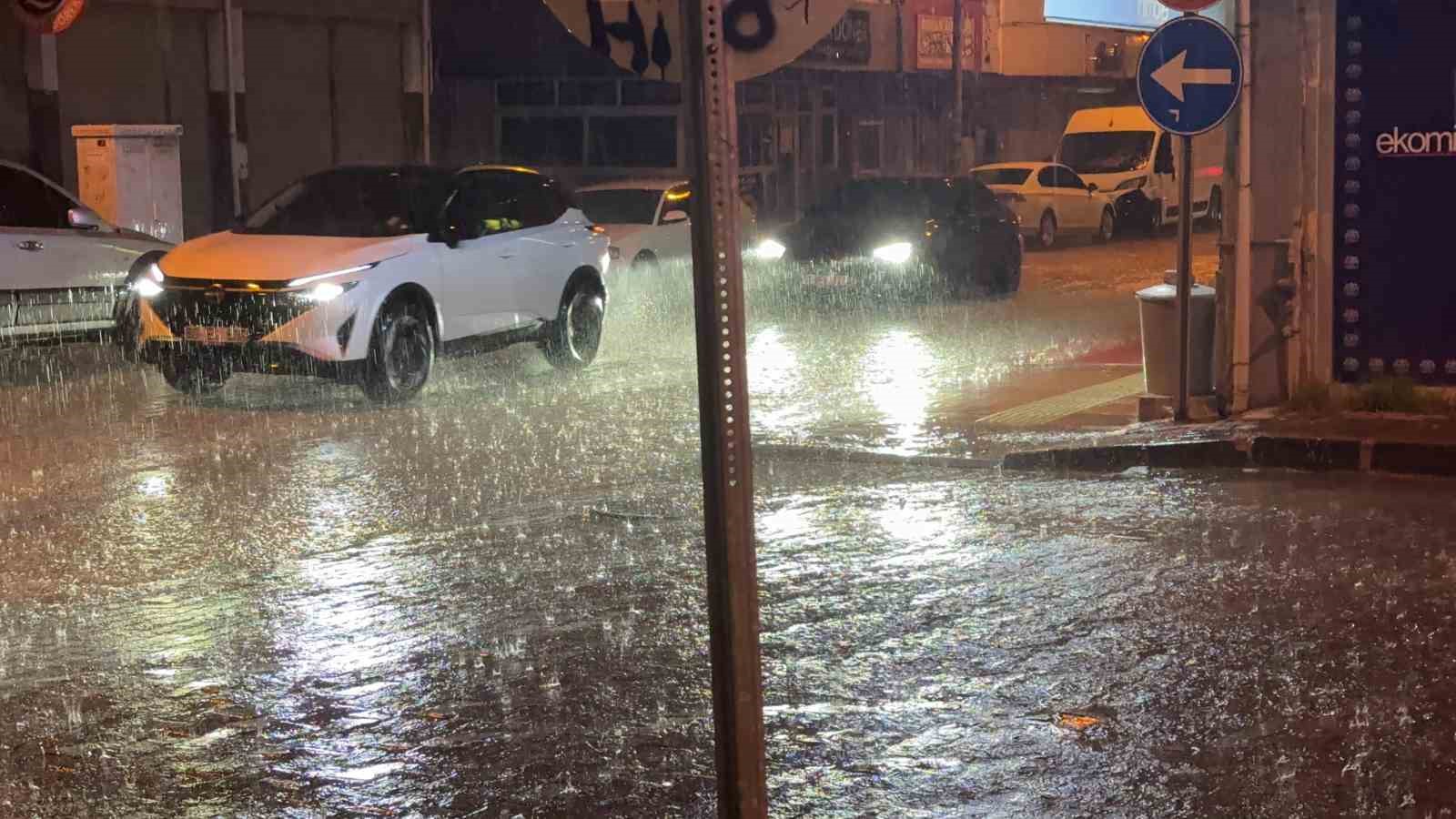 Osmaniye’de sağanak yağış hayatı olumsuz etkiledi