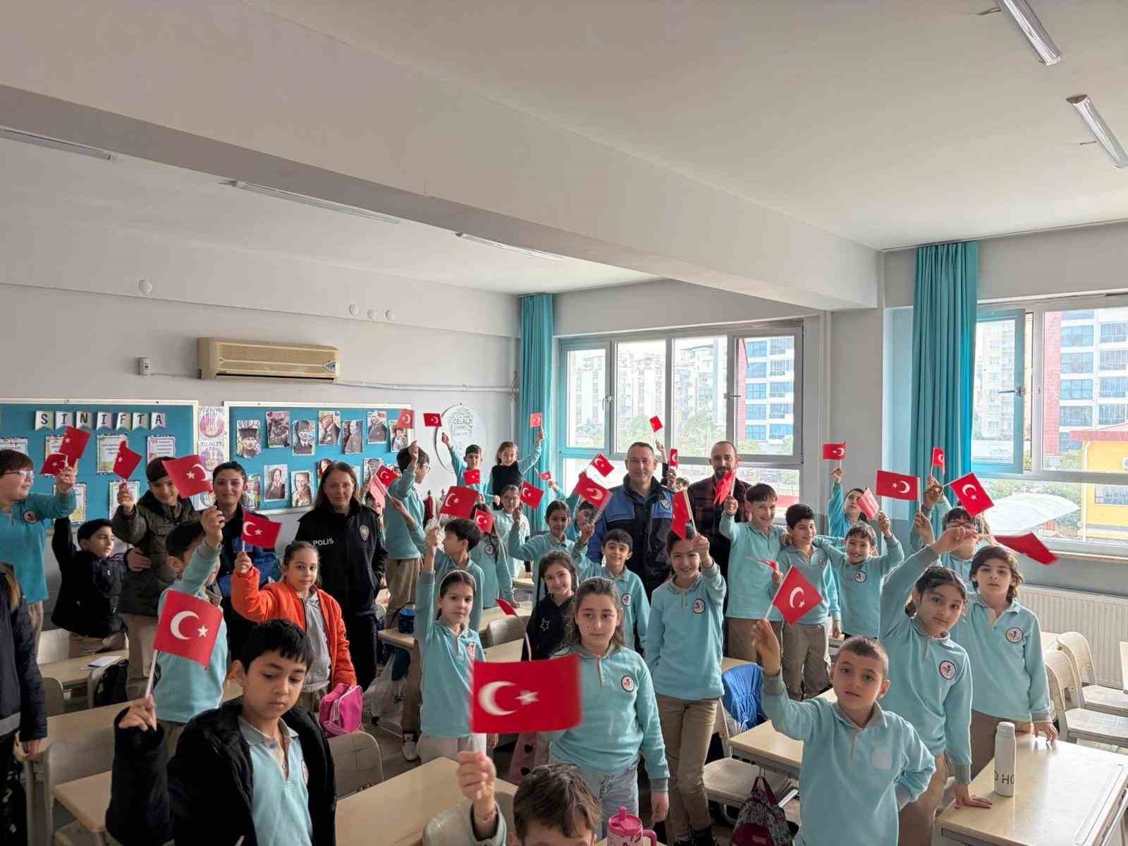 Aydın&rsquo;da polislerden &ouml;ğrencilere bilgilendirme
