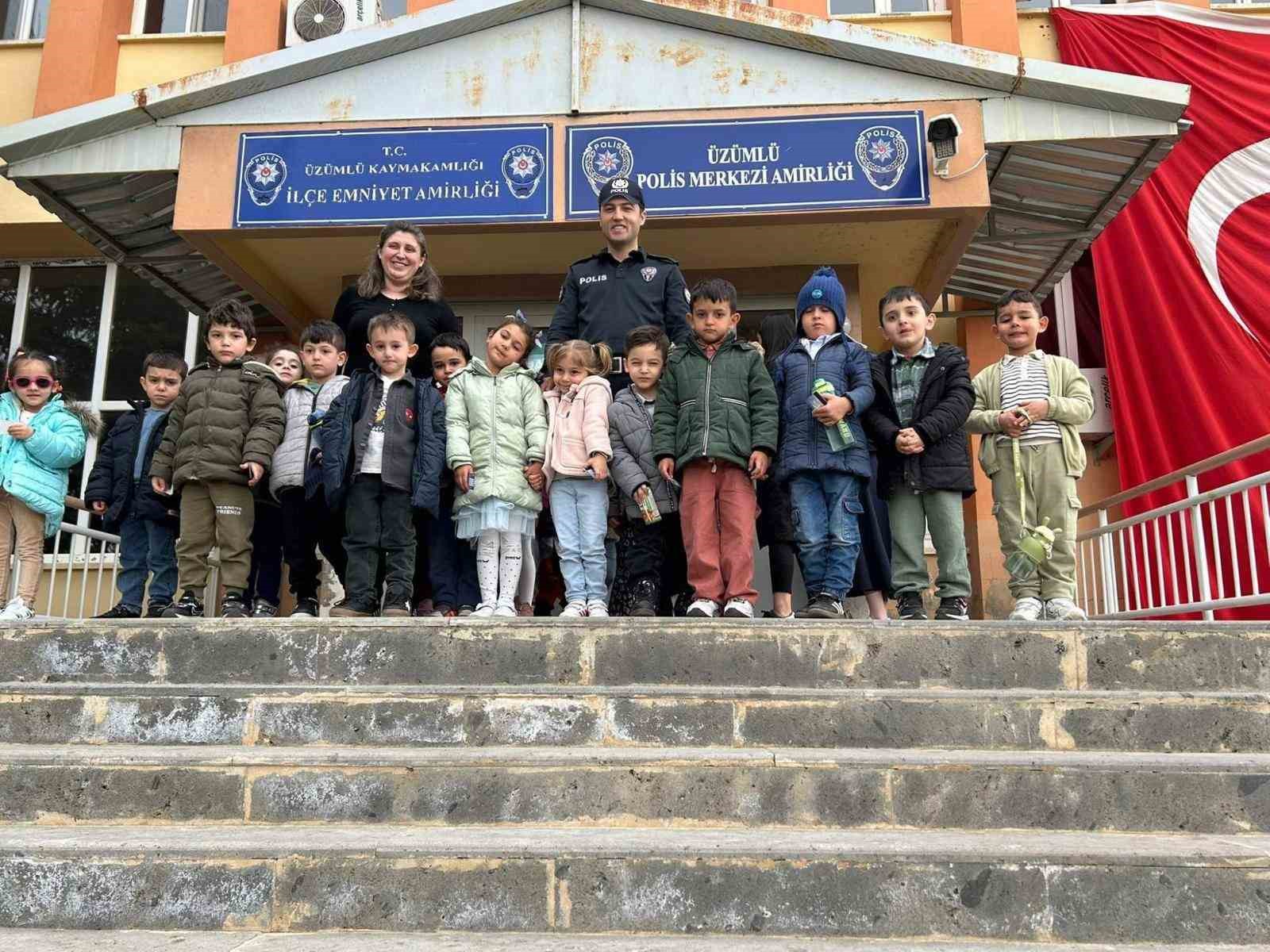 &Uuml;z&uuml;ml&uuml;&rsquo;de anaokulu &ouml;ğrencilerinden emniyete ziyaret
