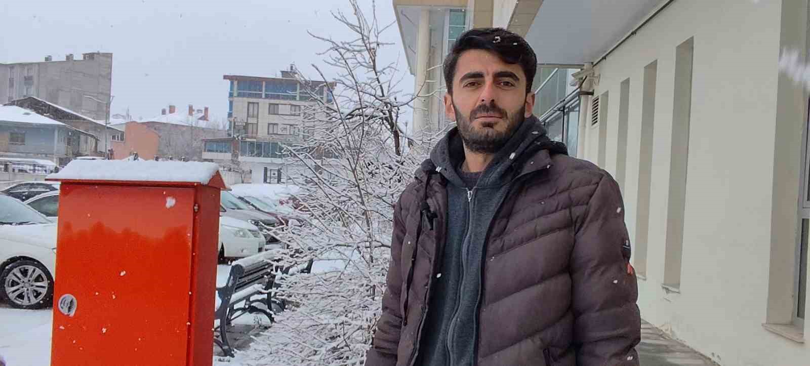 Erciş&rsquo;te nisan ayında kar yağışı
