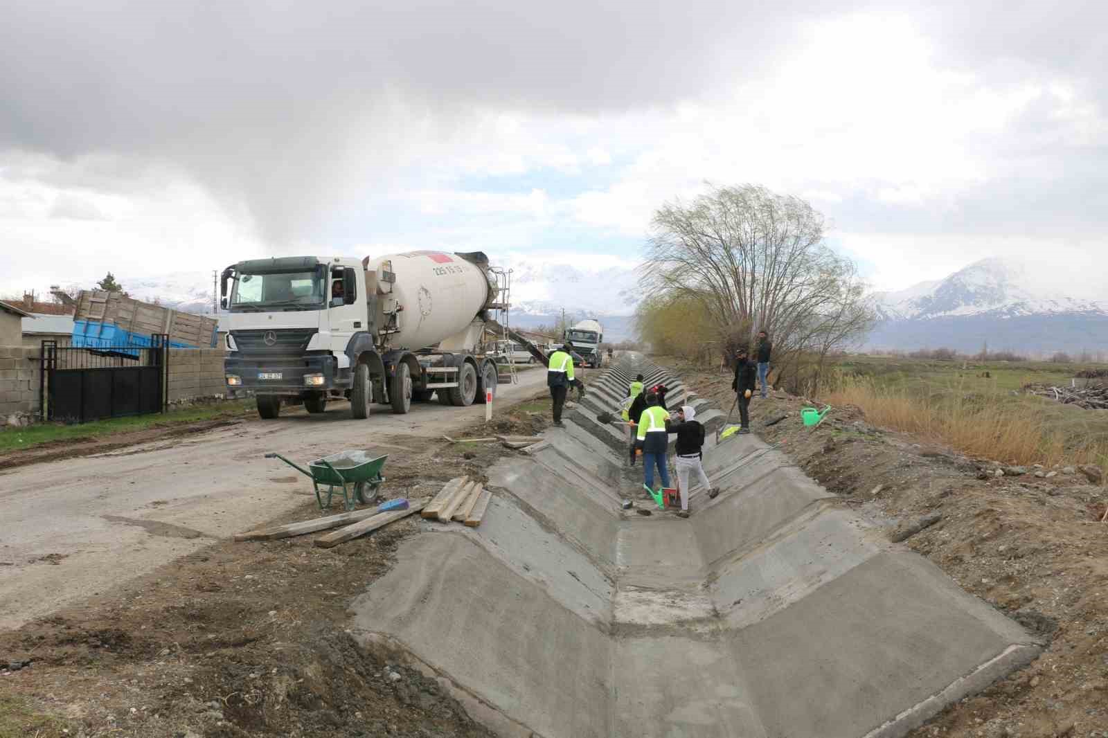 Erzincan&rsquo;da sulama altyapısı g&uuml;&ccedil;leniyor

