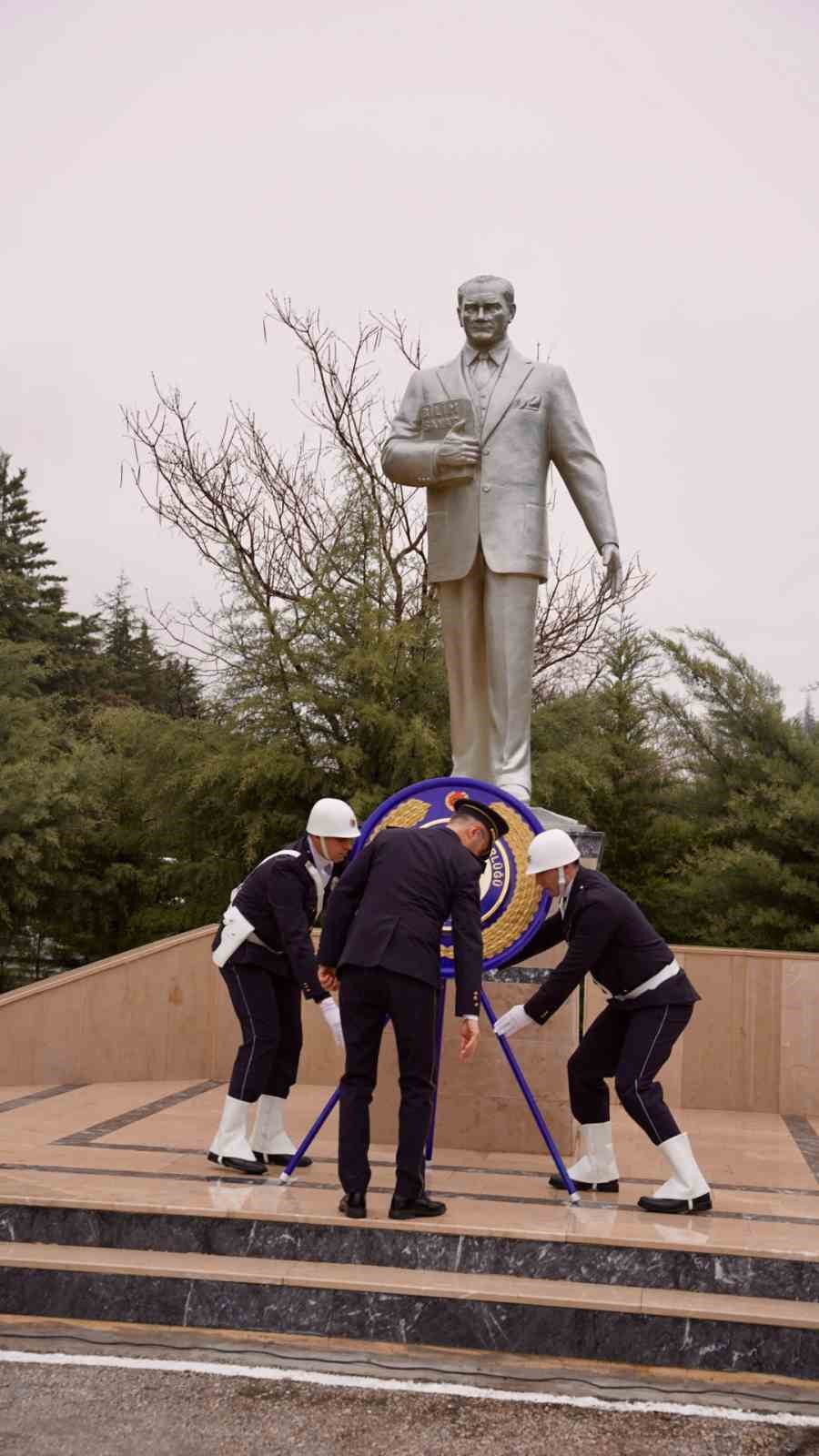 Tokat&rsquo;ta Polis Teşkilatının 181 kuruluş yıl d&ouml;n&uuml;m&uuml; yağmur altında kutlandı
