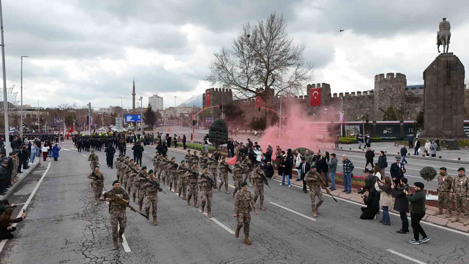 Polis haftasında Özel Harekat’tan nefes kesen gösteri